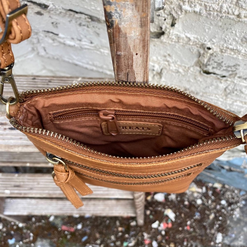 Rosa - Liten crossbody för mobil mm - Cognac skinn - Treats