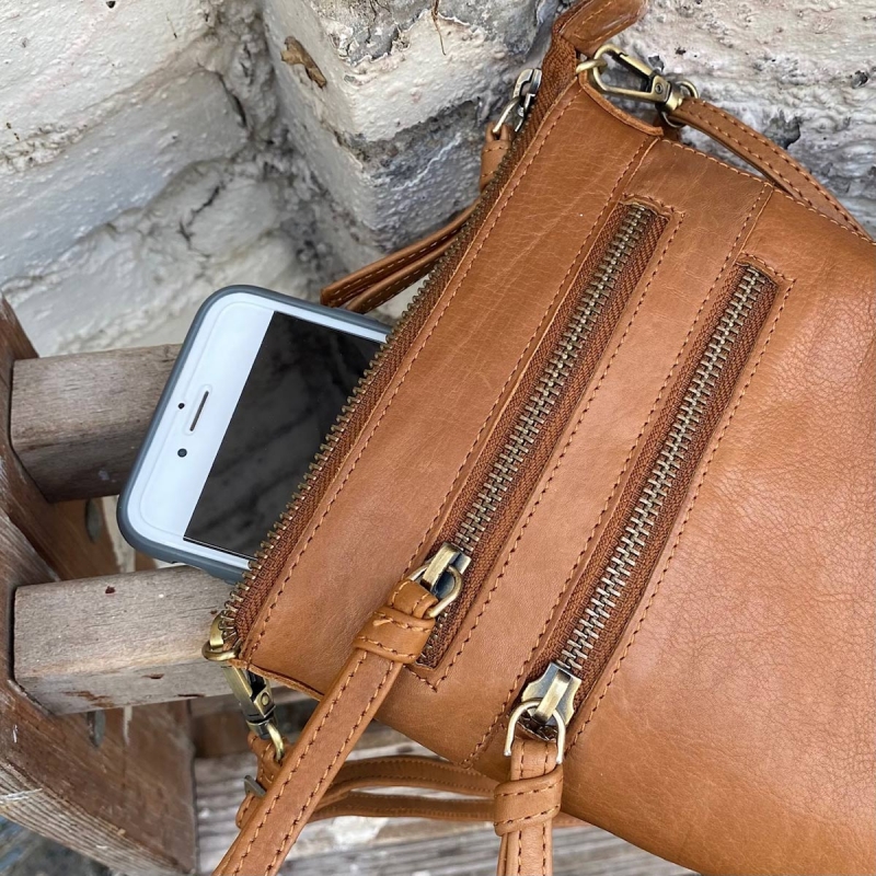 Rosa - Liten crossbody för mobil mm - Cognac skinn - Treats