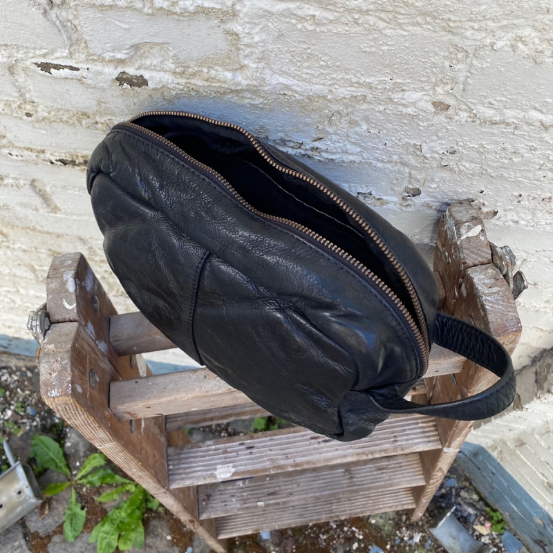 Lolo toilettaske fra Montana - sort skind - 272050