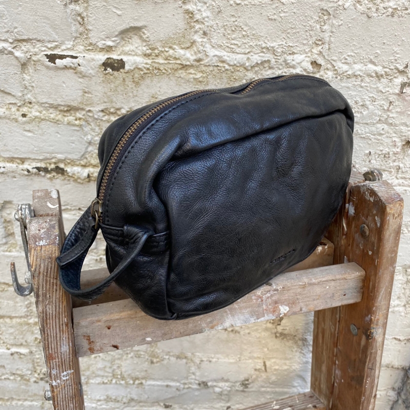 Lolo toilettaske fra Montana - sort skind - 272050