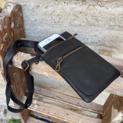 sort mobilhanger - Freja skind