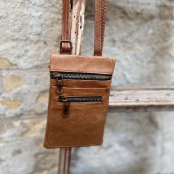 Cooper mobilhanger - cognac - Freja skind