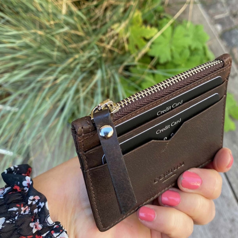 Mørk brun Corium kortholder - 120016 - Freja skind