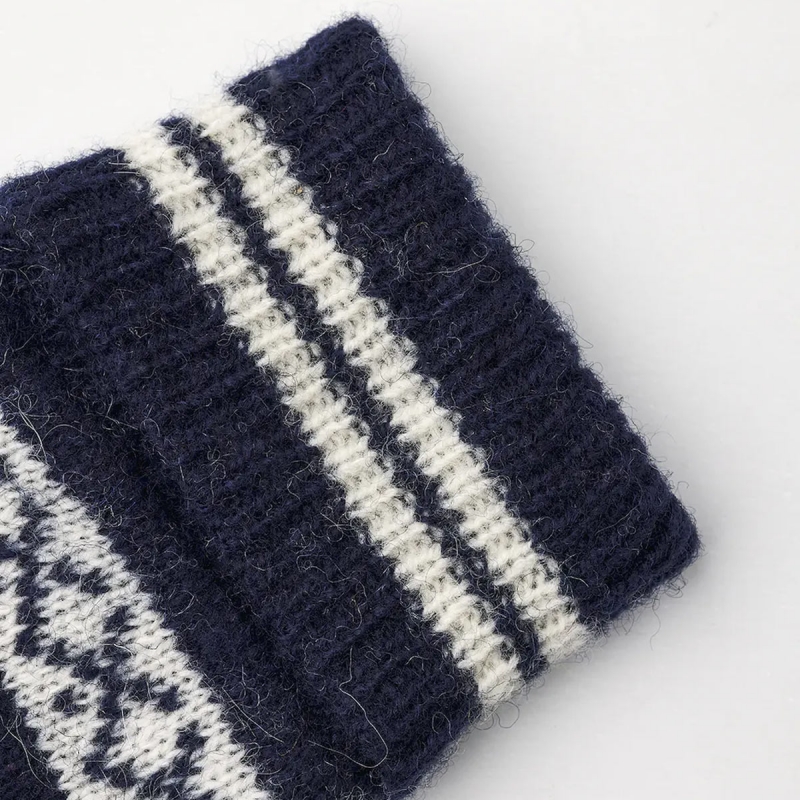 Isvik strikluffe - Hestra - Navy og offwhite - Freja skind