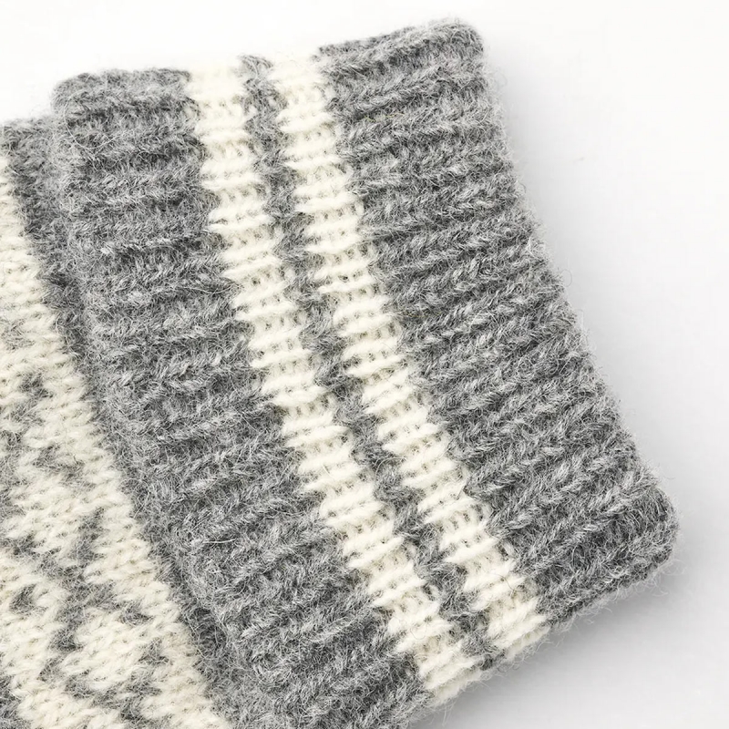 Isvik strikluffe - Hestra - Grå og offwhite - Freja skind