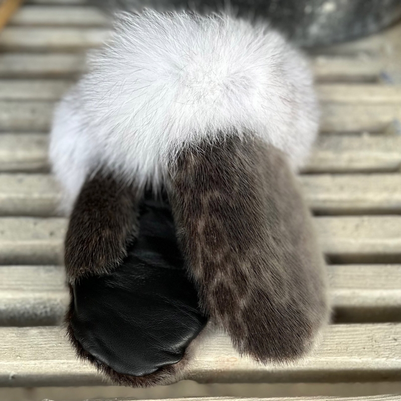 Sälskinnshandskar - Grönländsk säl - Fårskinnsfoder - Kant med blåräv