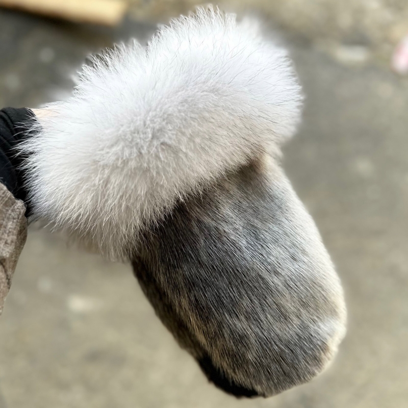 Sälskinnshandskar - Grönländsk säl - Fårskinnsfoder - Kant med blåräv