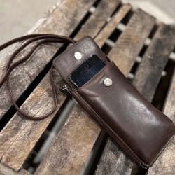 Birthe mobilhanger - corium - patineret brun - Freja skind