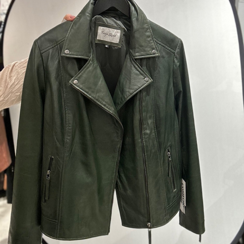 Plus size dame bikerjakke i blød skind - Freja skind