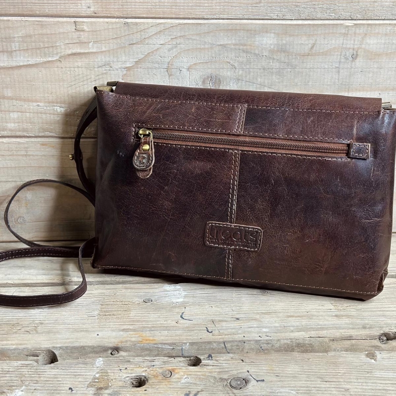 Crossbody-väska - Brun buffelskinn med nitar - Treats