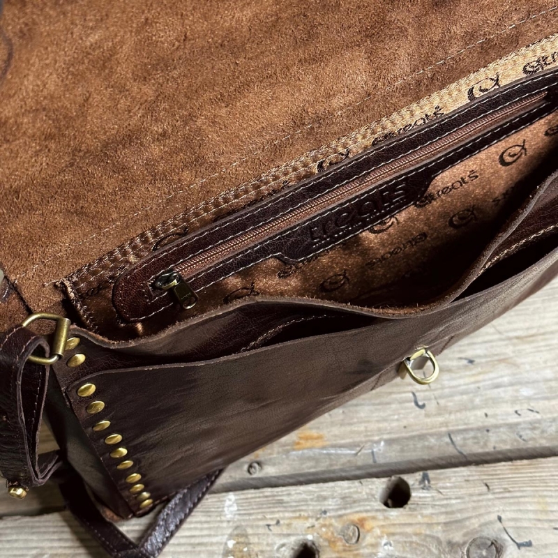 Crossbody-väska - Brun buffelskinn med nitar - Treats