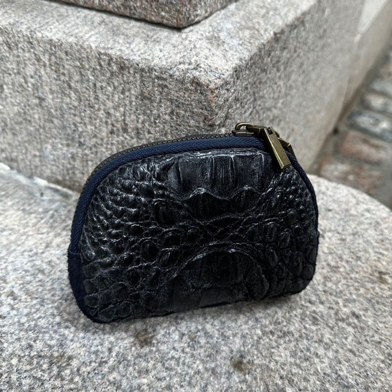 Blå skindpung i crocopræget skind - Treats