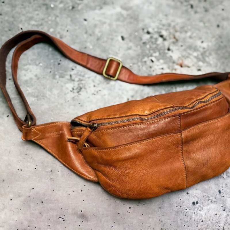 Cognac Liberty bumbag - 272051 - Montana - Freja skind