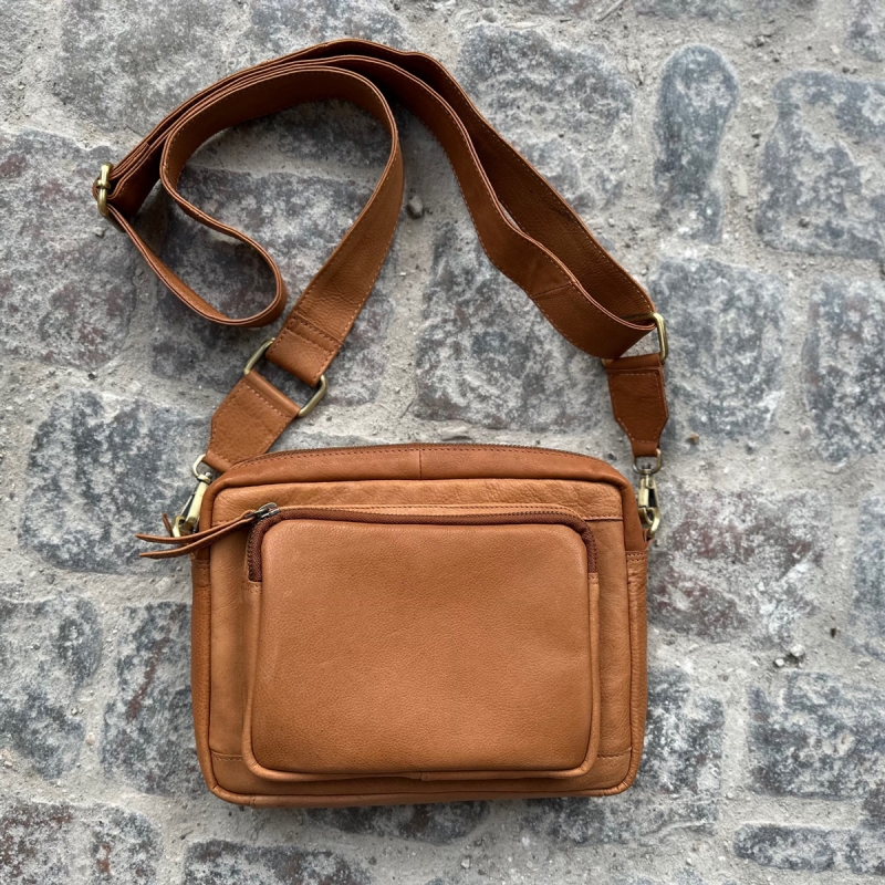 Cognac Wilma crossbody taske fra Treats - 282252 - Freja skind