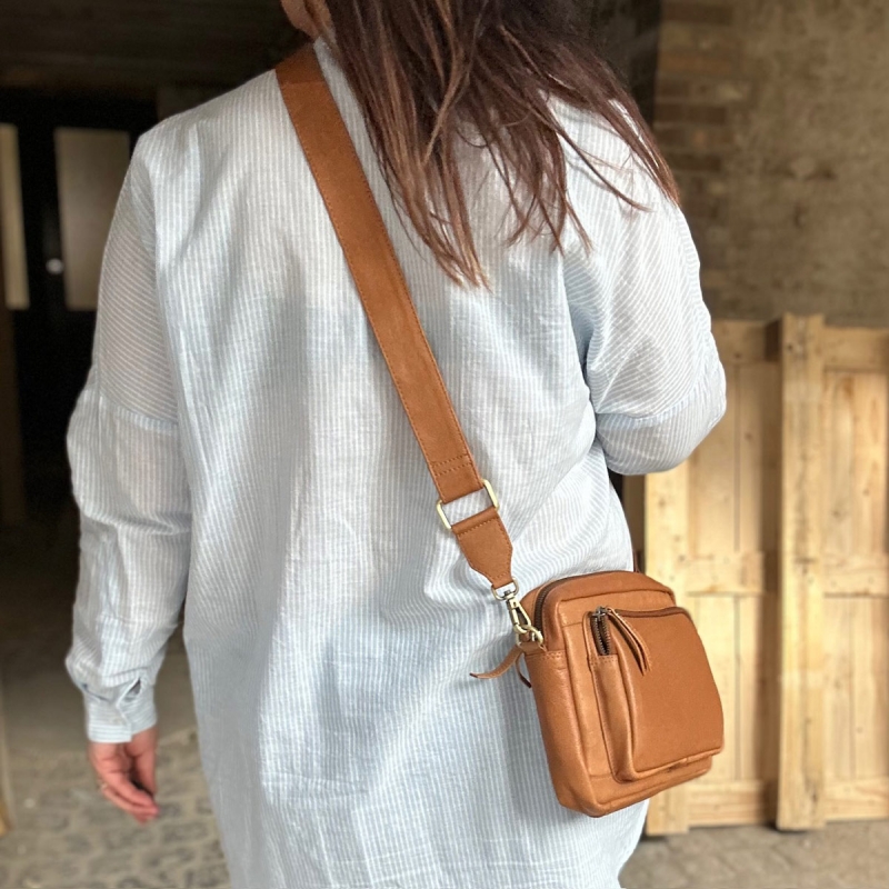 Wilma crossbody-väska i cognac kalvskinn från Treats