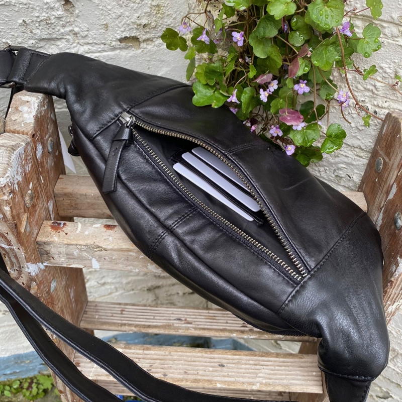 stor Silja Bumbag fra freja skind - Super blød sort skind og skindrem