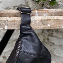 stor Silja Bumbag fra freja skind - Super blød sort skind og skindrem