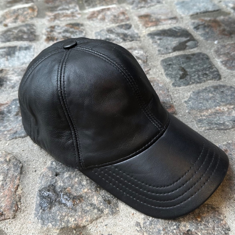 Sort skind cap  dame - i ægte lammeskind - Freja skind