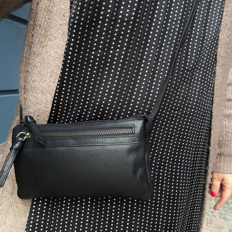 Gro Crossbody-väska - Axel- och handrem - Svart el. cognac skinn