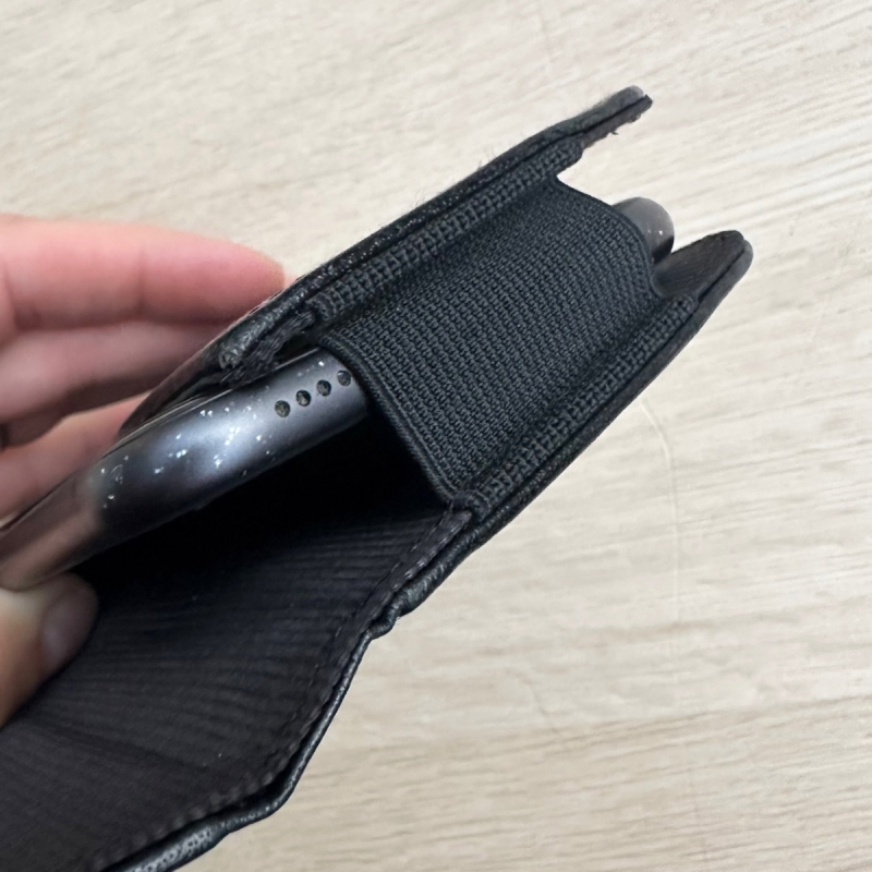 Mobilhållare för montering i bältet eller på byxkanten - Svart skinn