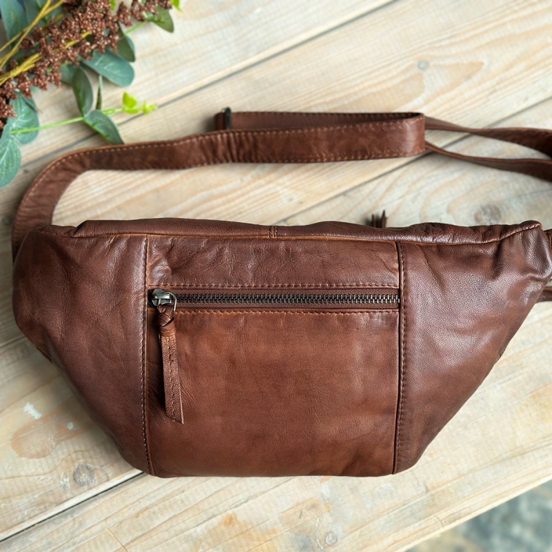 Vivian bumbag i blød skind - mørk cognac - Freja skind