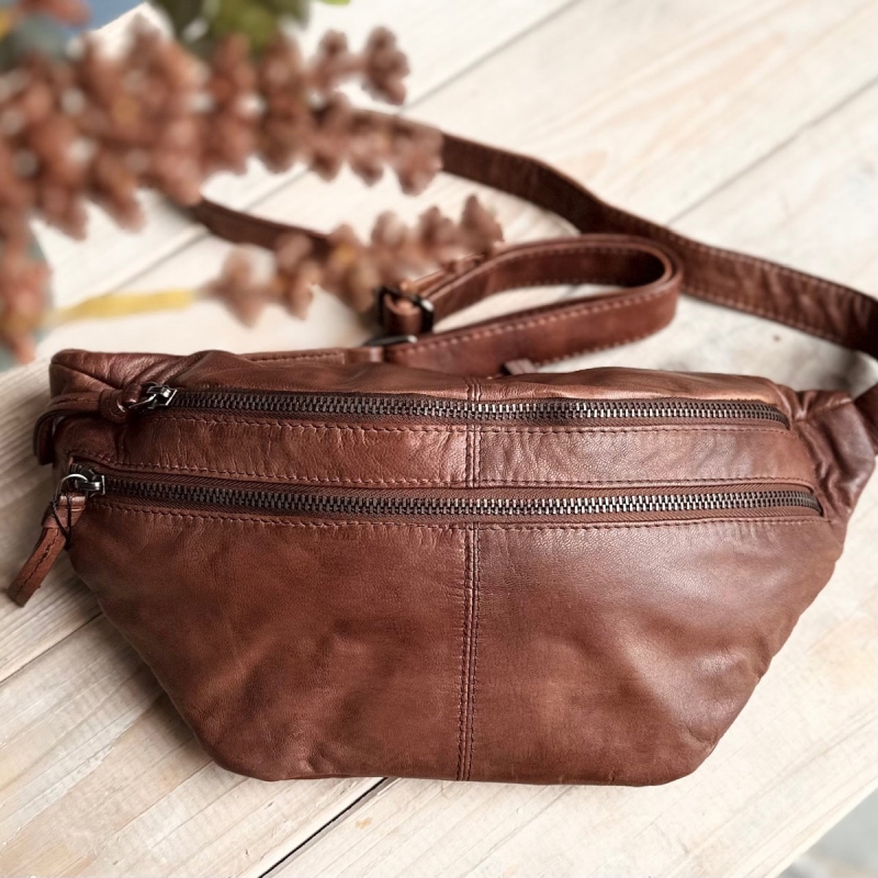 Vivian bumbag i blød skind - mørk cognac - Freja skind