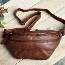 Vivian bumbag i blød skind - mørk cognac - Freja skind