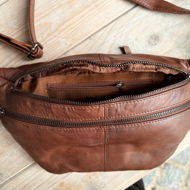 Vivian bumbag i blød skind - mørk cognac - Freja skind