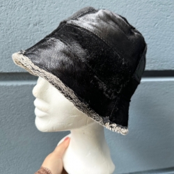 Sort dame bøllehat af kopels - Freja skind