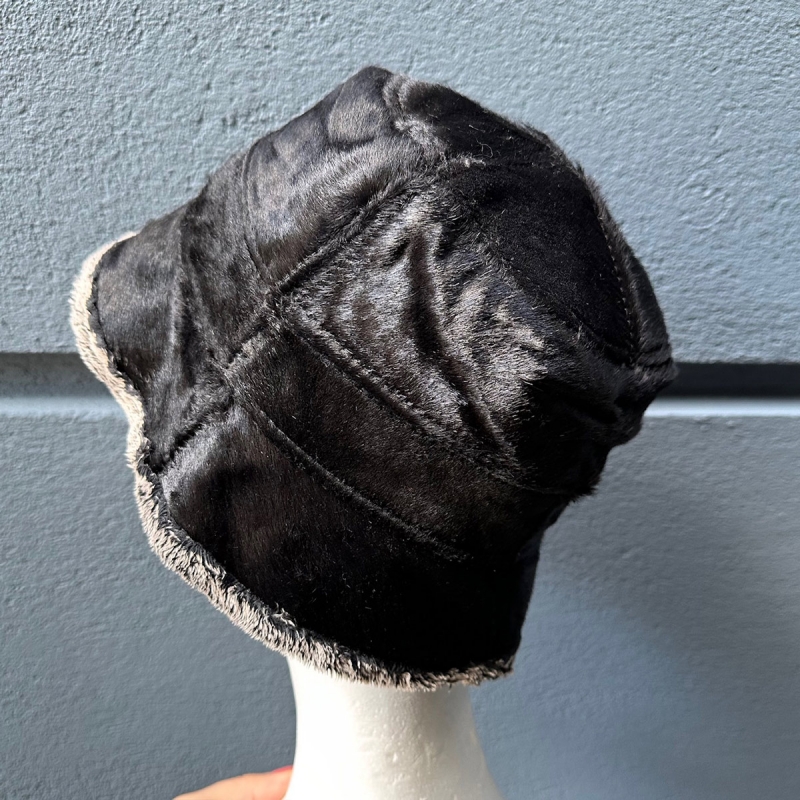 Sort dame bøllehat af kopels - Freja skind