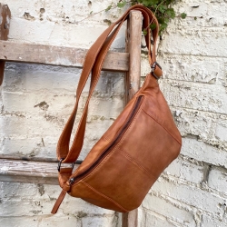 Silja bumbag i lys cognac blød lammeskind - Freja skind