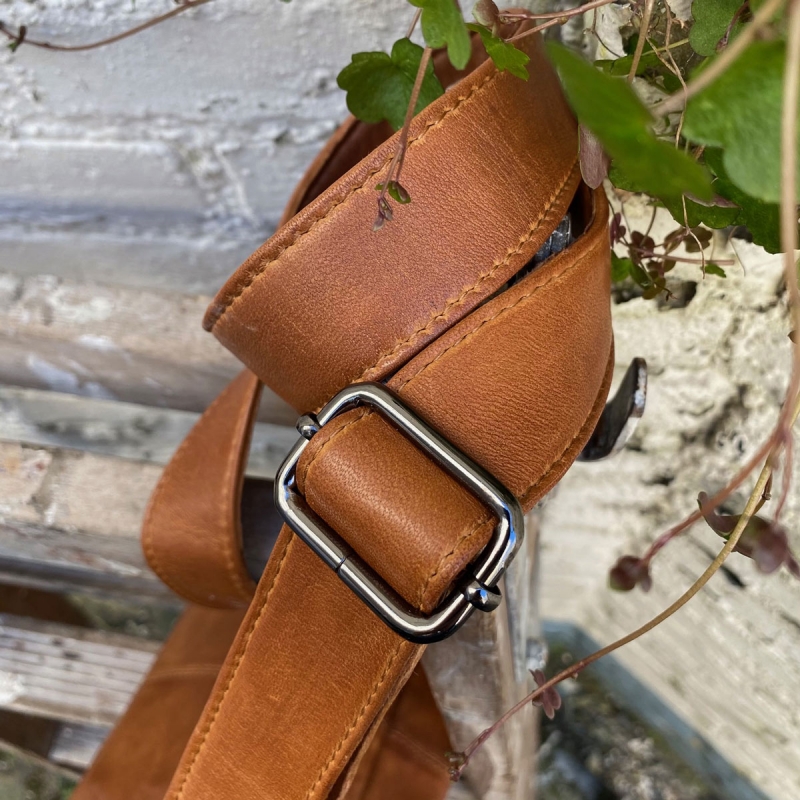 Silja bumbag i lys cognac blød lammeskind - Freja skind