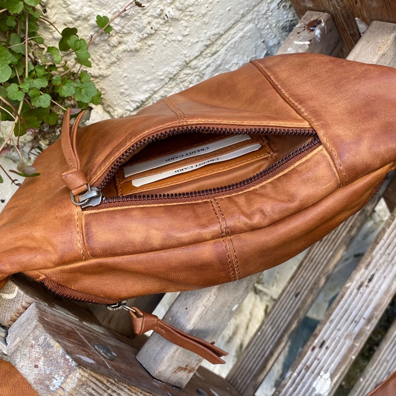 Silja bumbag i lys cognac blød lammeskind - Freja skind