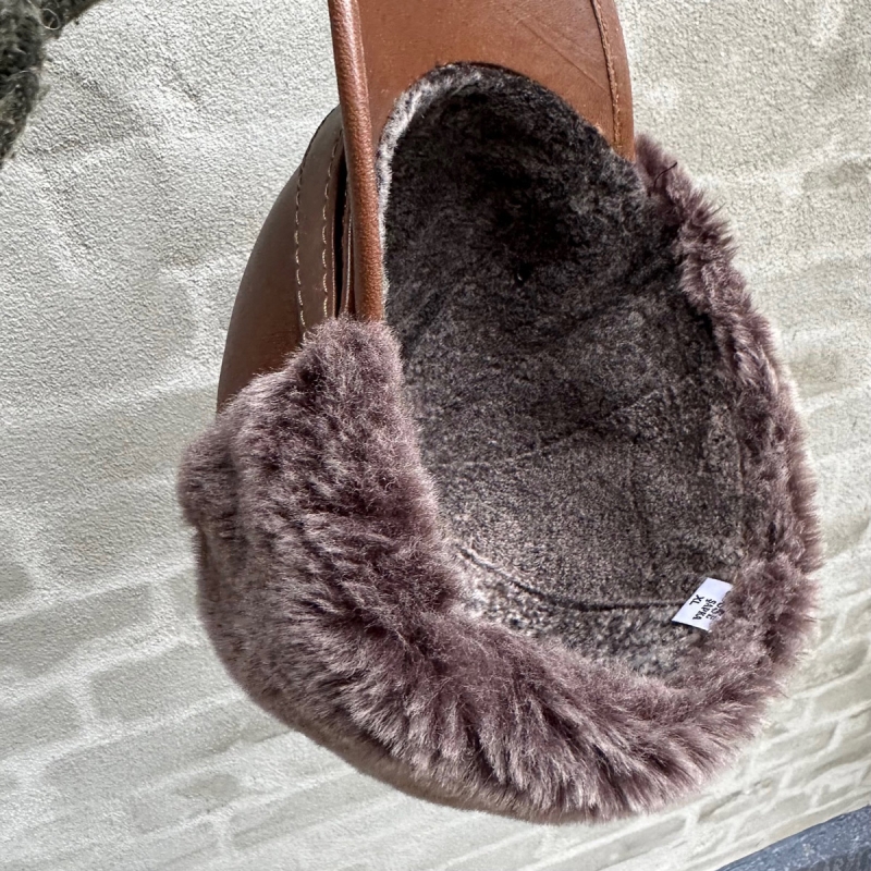 Fårskinnsmössa med skärm och öron-/nackvärmare - Cognac - Herr