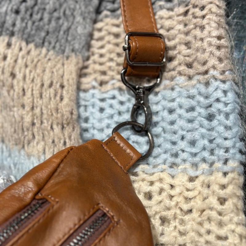 Bæltetaske - dame - Wanda - Blød cognac skind - aft rem - Freja skind