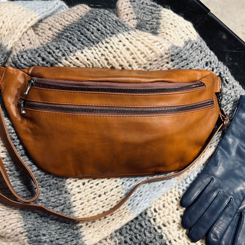 Bæltetaske - dame - Wanda - Blød cognac skind - aft rem - Freja skind