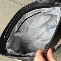 Sort og hvid Henny dametaske - Blød lammeskind - Rummelig - Freja skind