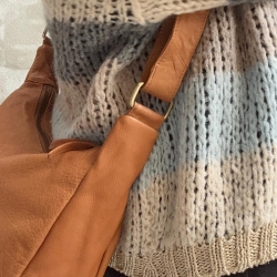 Feline crossbody-väska i mjukt cognacskinn - Dam - Treats