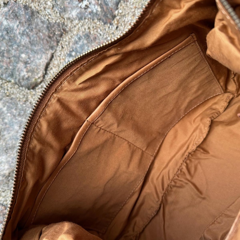 Feline crossbody-väska i mjukt cognacskinn - Dam - Treats