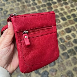 Linda mobilhanger i rød kalveskind - Treats - Freja skind