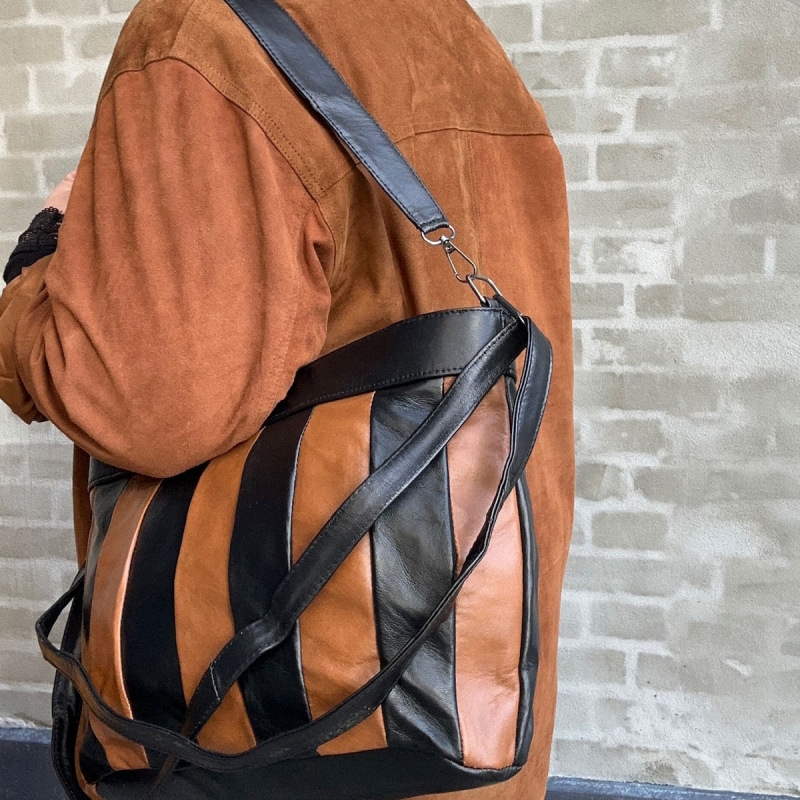 Henny dametaske i sort og cognac skind - Freja skind