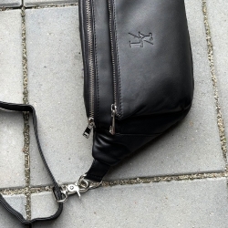 Sort bumbag  i blød skind - Maya fra danske Levinsky - Freja skind