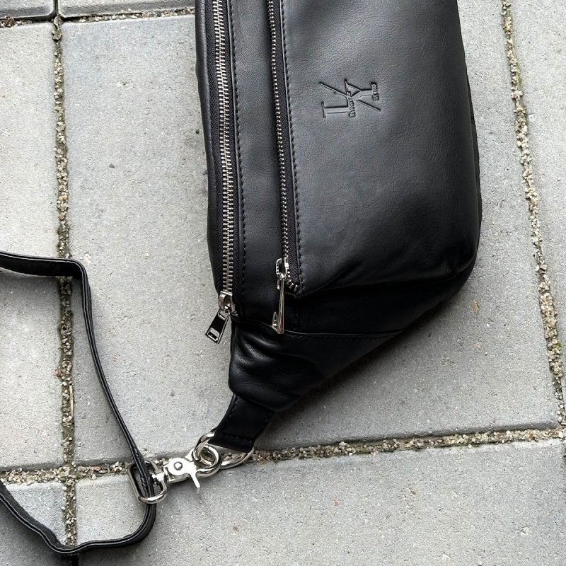 Sort bumbag  i blød skind - Maya fra danske Levinsky - Freja skind