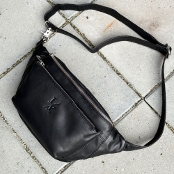 Sort bumbag  i blød skind - Maya fra danske Levinsky - Freja skind