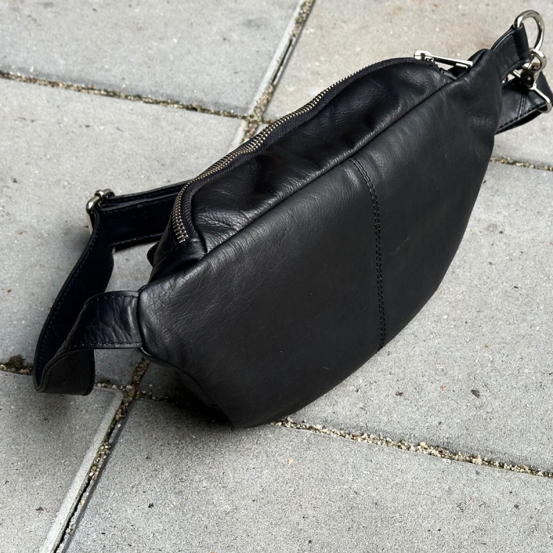 Sort bumbag  i blød skind - Maya fra danske Levinsky - Freja skind
