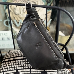 Sort bumbag  i blød skind - Maya fra danske Levinsky - Freja skind