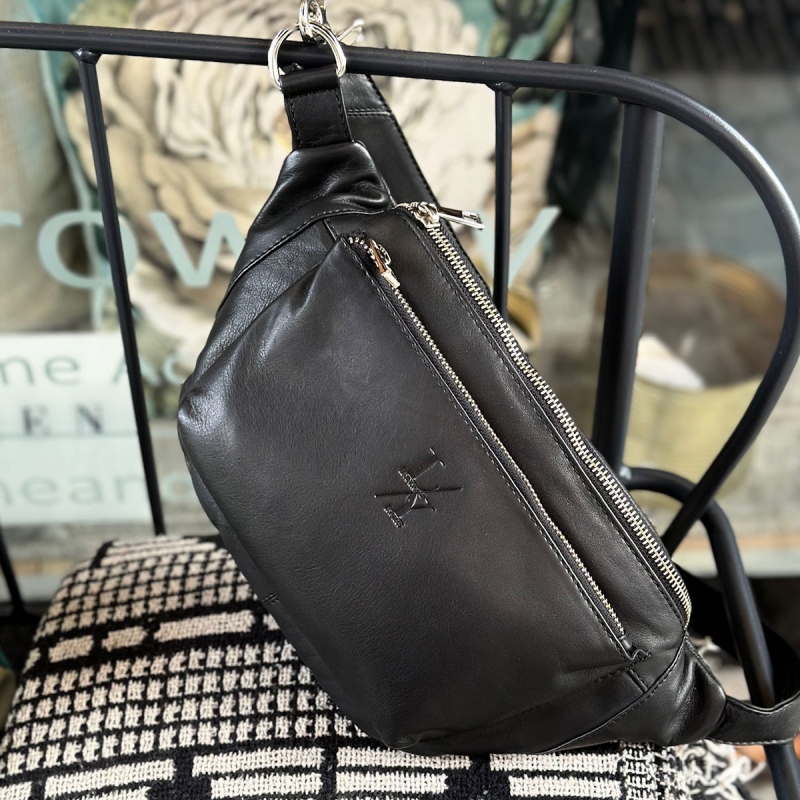Sort bumbag  i blød skind - Maya fra danske Levinsky - Freja skind