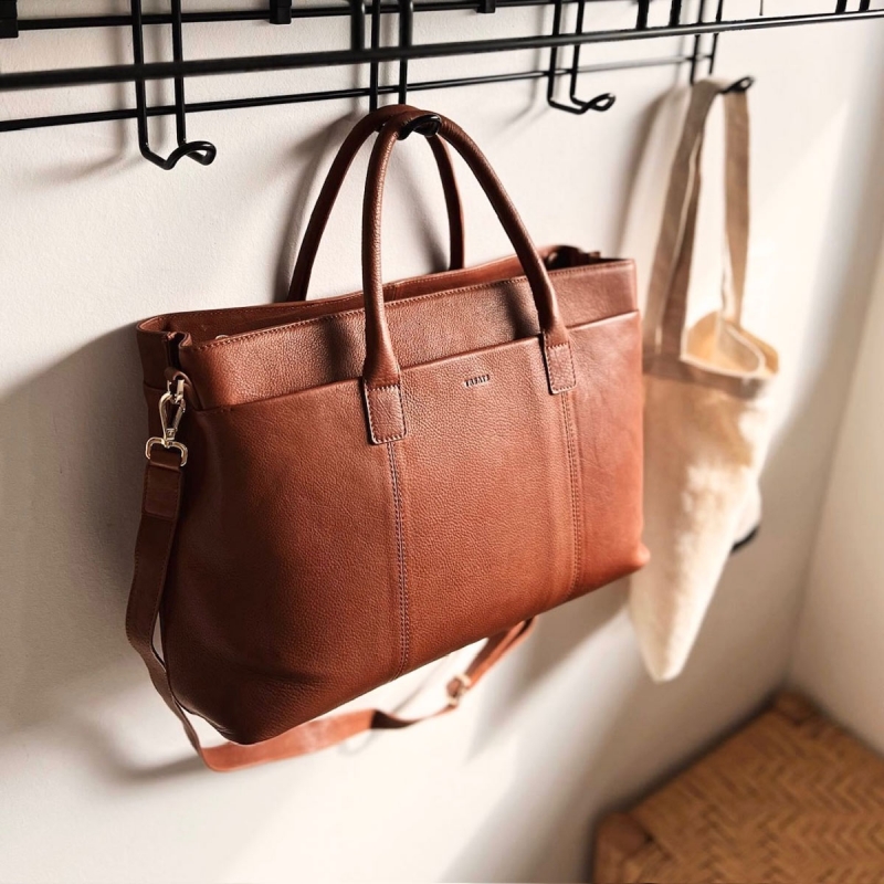 Karely Lavish arbejdstaske - Eksklusiv computertaske i cognac Læder - Treats 282445 - Freja skind