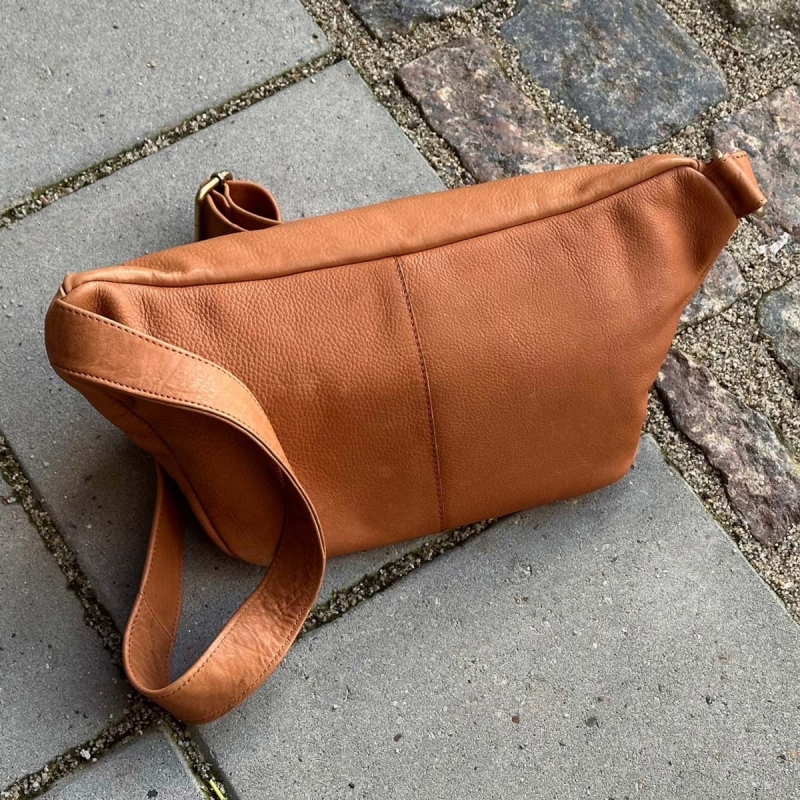 Cognac Fanni bumbag - Treats 282401 - Freja skind