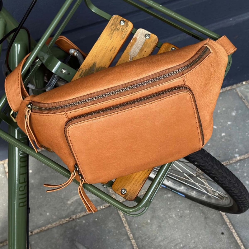 Cognac Fanni bumbag - Treats 282401 - Freja skind